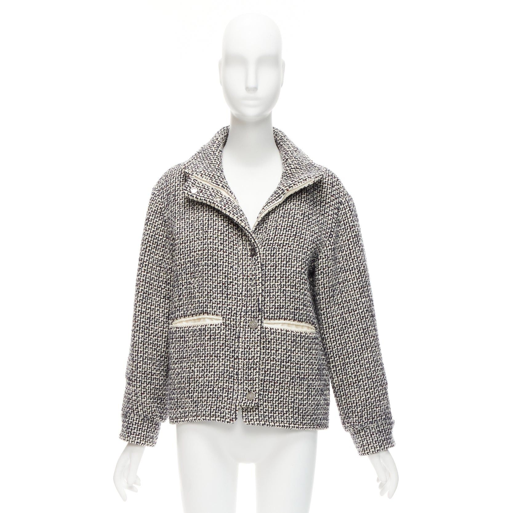 Chanel CHANEL Reversible black white wool tweed CC logo padded puffer jacket FR36 S Size S / US 4 / IT 40 - 10 Thumbnail