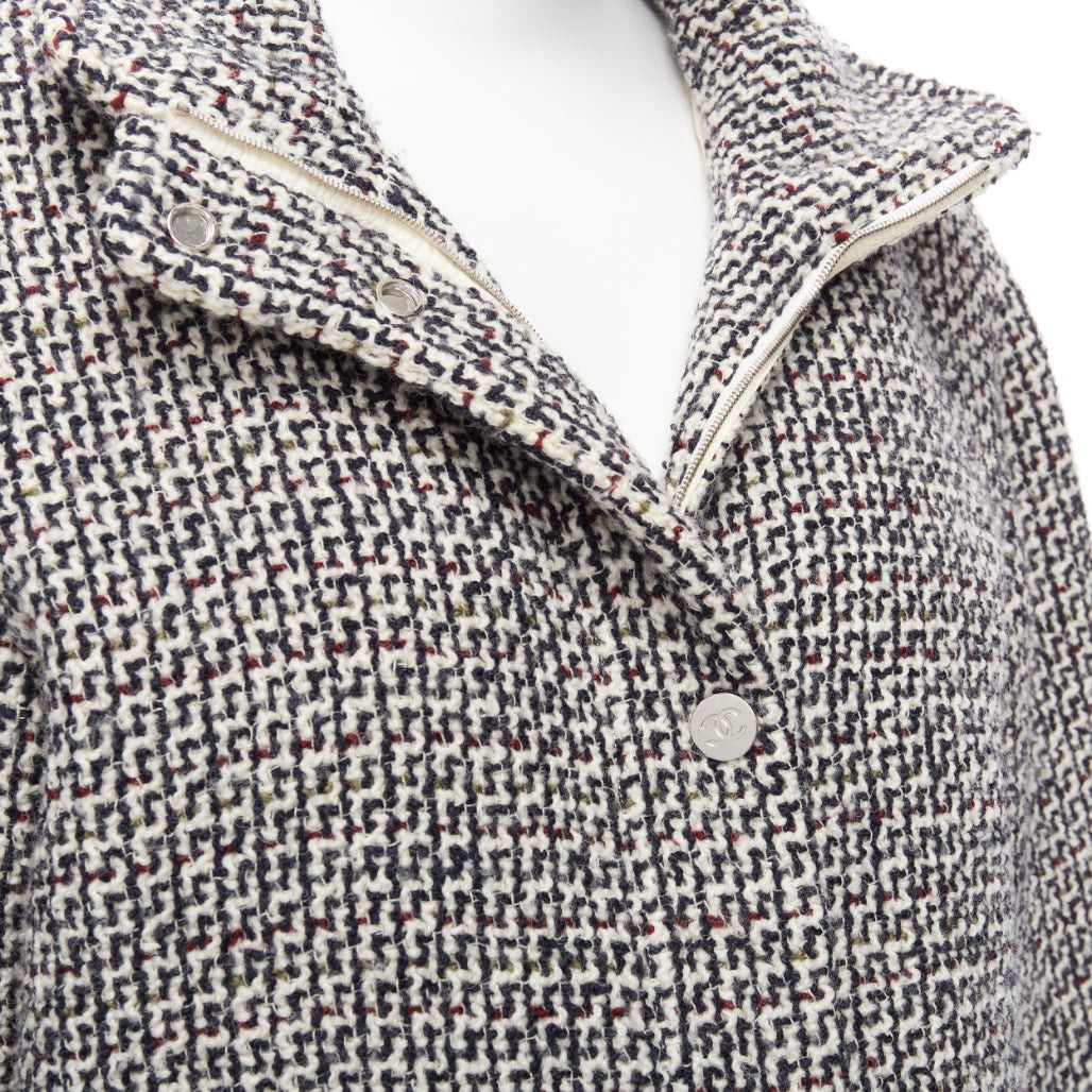 Chanel CHANEL Reversible black white wool tweed CC logo padded puffer jacket FR36 S Size S / US 4 / IT 40 - 2 Thumbnail
