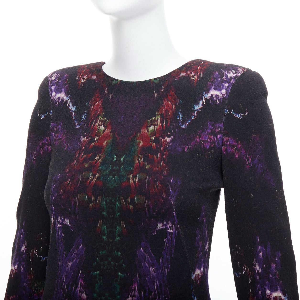 Alexander McQueen ALEXANDER MCQUEEN 2014 black purple wool blend feather print sheath dress IT38 XS Size XS / US 0-2 / IT 36-38 - 2 Thumbnail