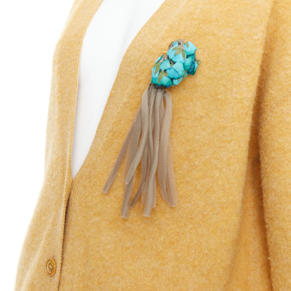Gucci GUCCI 2020 100% wool yellow blue floral brooch oversized cardigan M Size M / US 6-8 / IT 42-44 - 2 Thumbnail