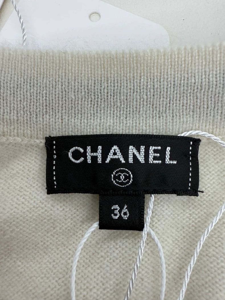 Chanel Chanel Chest 5-Character Cashmere Sweater 36 - dmc Size US S / EU 44-46 / 1 - 3 Thumbnail