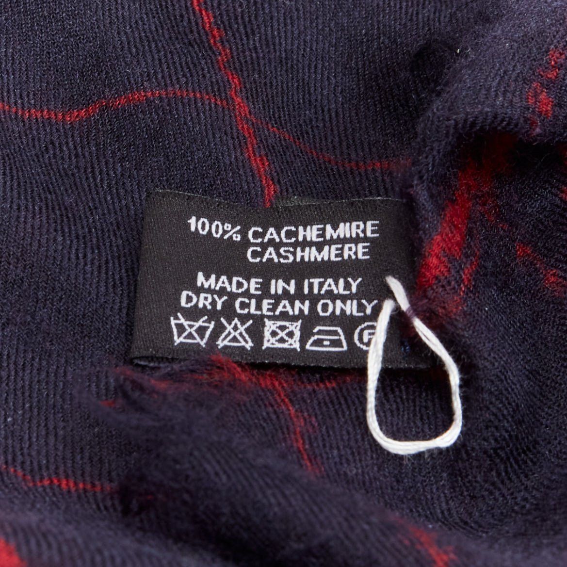 Chanel CHANEL black red CC logo diamond quilt print soft warm raw edge scarf Size ONE SIZE - 9 Thumbnail
