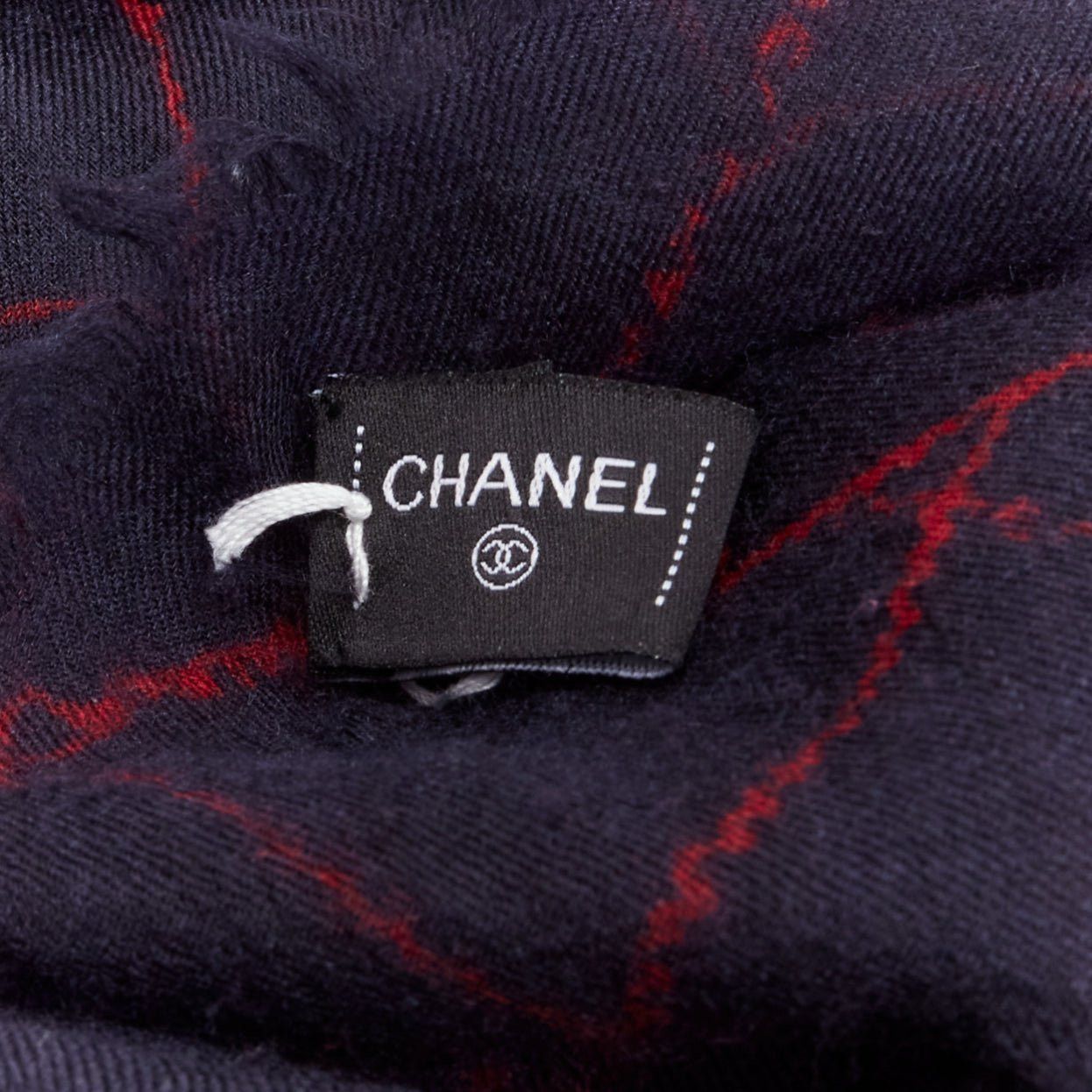 Chanel CHANEL black red CC logo diamond quilt print soft warm raw edge scarf Size ONE SIZE - 8 Thumbnail