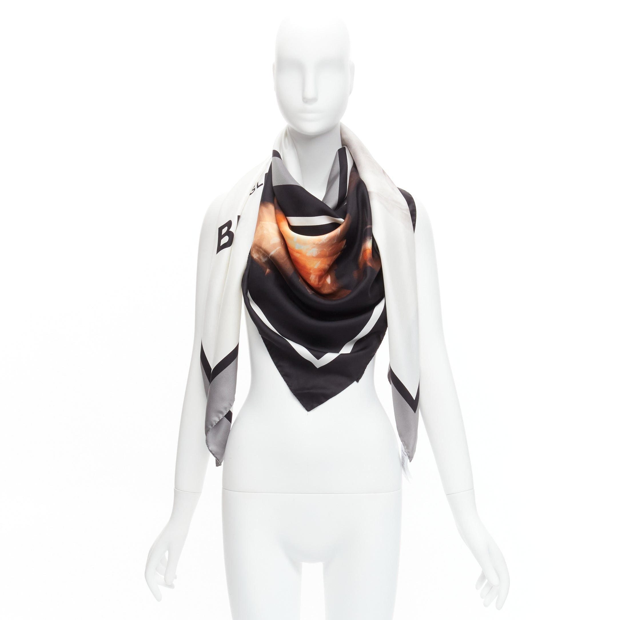 Burberry new BURBERRY Riccardo Tisci 100% silk London logo grey unicorn aristocrat print scarf Size ONE SIZE - 8 Thumbnail