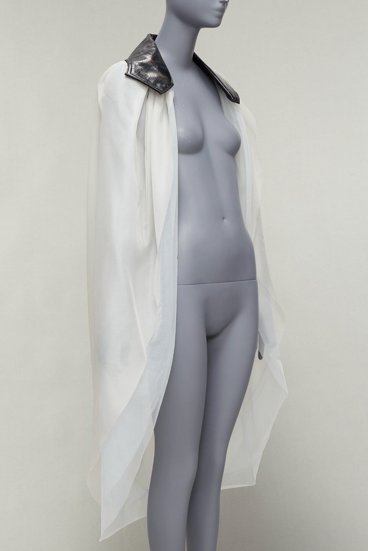 Maticevski MATICEVSKI 2019 Focus white 100% silk patent collar high low cape AU8 M Size M / US 6-8 / IT 42-44 - 3 Thumbnail
