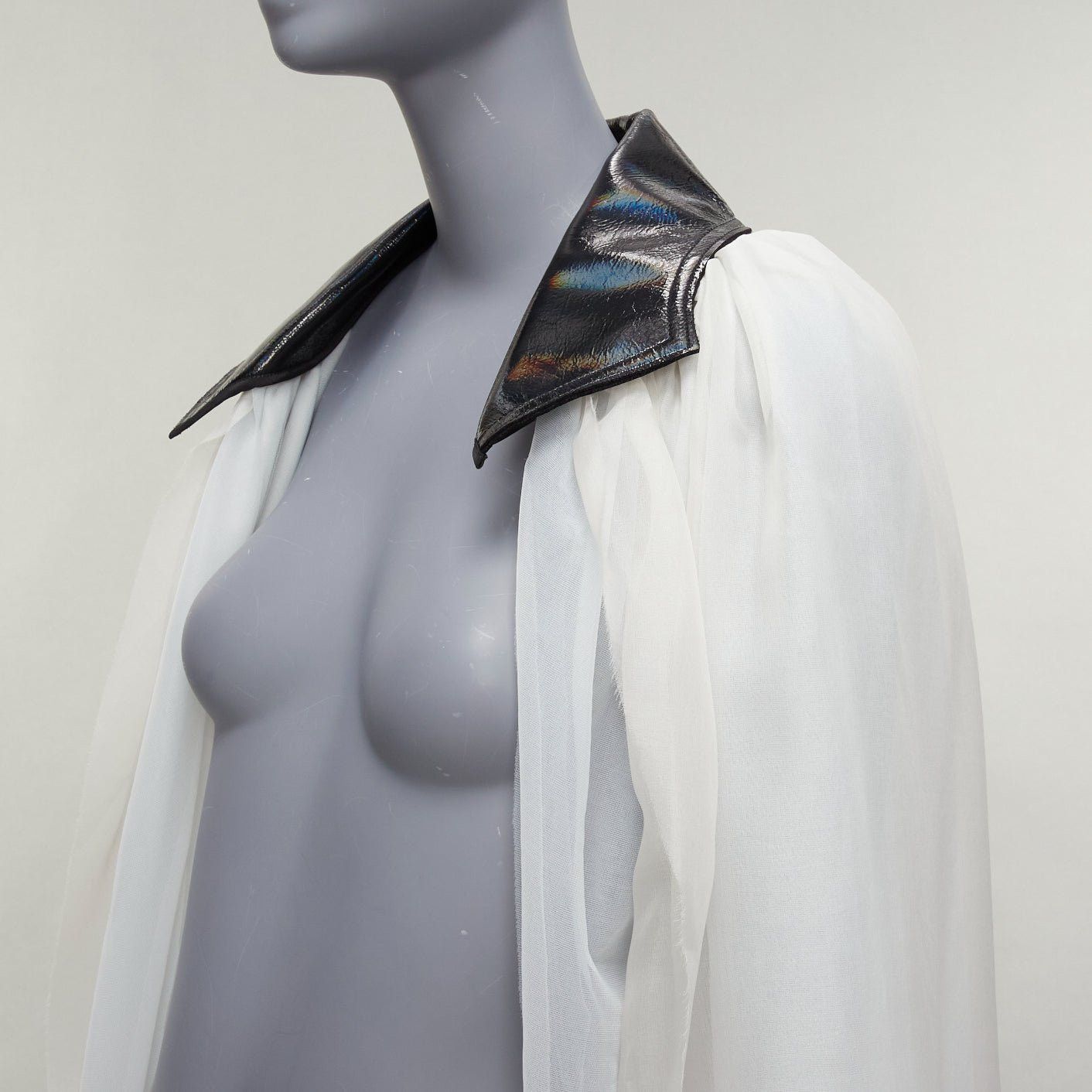 Maticevski MATICEVSKI 2019 Focus white 100% silk patent collar high low cape AU8 M Size M / US 6-8 / IT 42-44 - 2 Thumbnail