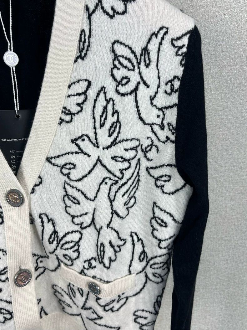 Chanel Chanel White Printed Knit Jacket - dmc Size US XS / EU 42 / 0 - 3 Thumbnail