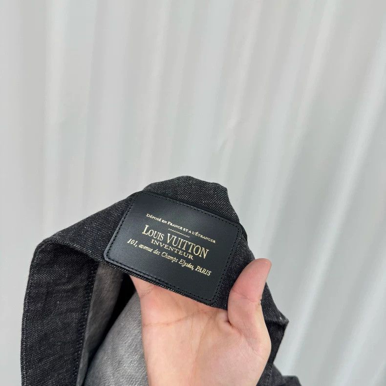 Louis Vuitton Louis Vuitton Detachable Fur Collar Denim Jacket - dmc Size US L / EU 52-54 / 3 - 6 Thumbnail