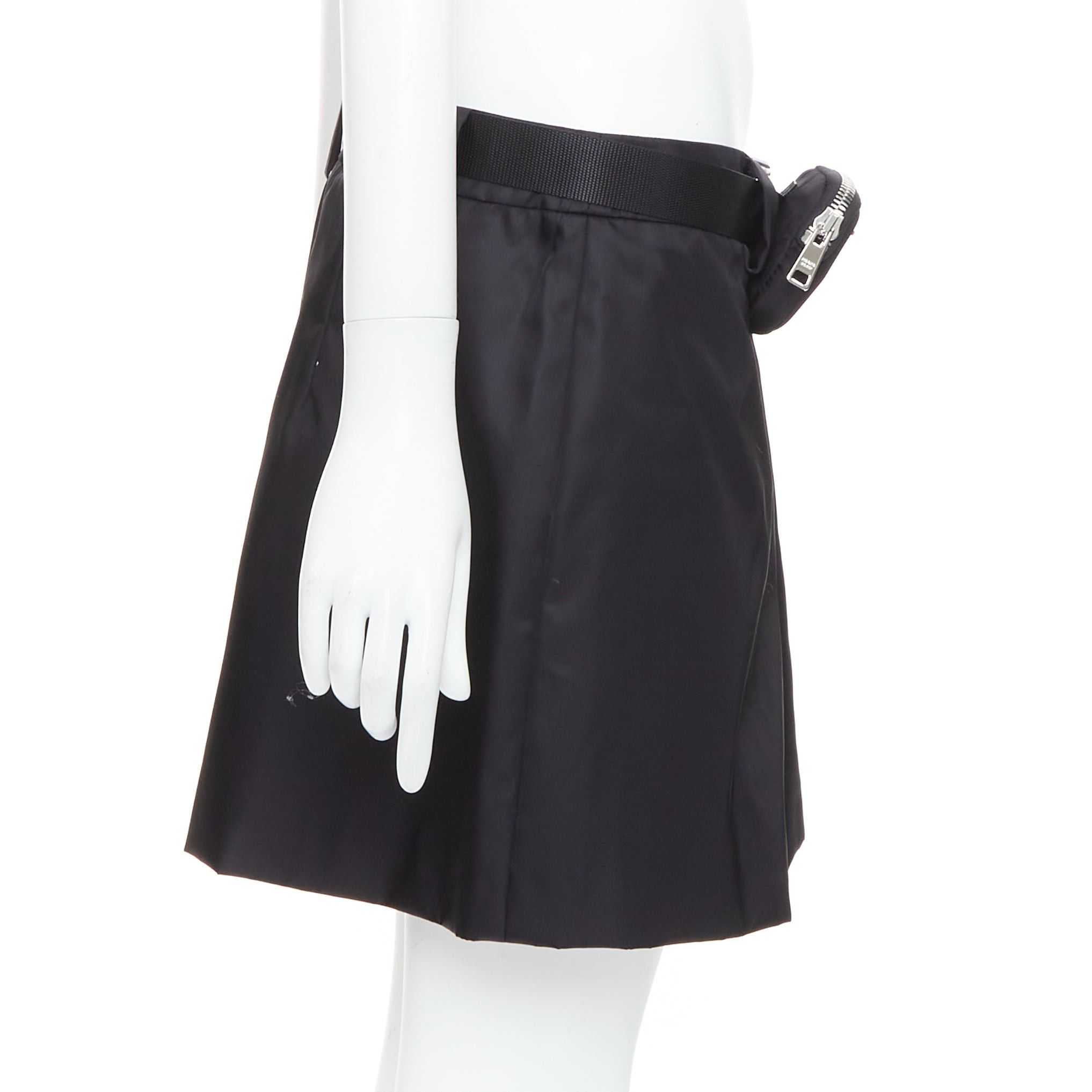 Prada PRADA 2020 Re-nylon black silver triangle logo buckle belt mini skirt IT44 L Size 30" / US 8 / IT 44 - 4 Thumbnail
