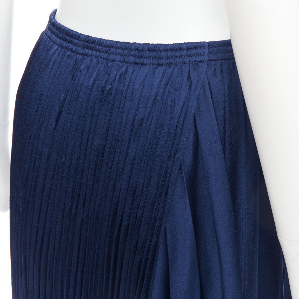Vince VINCE navy multi plisse elastic waist asymmetric hem midi skirt S Size 27" / US 4 / IT 40 - 7 Thumbnail