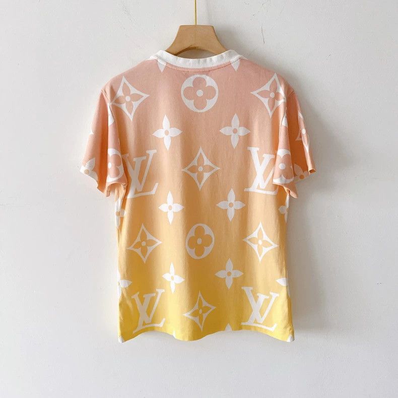 Louis Vuitton Louis Vuitton Monogram Logo Women's T-shirt - dmc Size US S / EU 44-46 / 1 - 2 Thumbnail