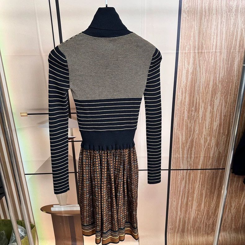 Louis Vuitton Louis Vuitton Wool Silk Paneled Dress S - dmc Size US S / EU 44-46 / 1 - 2 Thumbnail