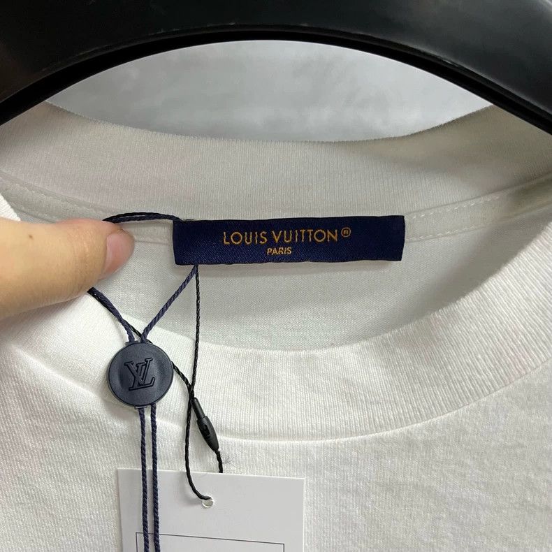 Louis Vuitton Louis Vuitton Shell Print Casual T-shirt - dmc Size US S / EU 44-46 / 1 - 3 Thumbnail