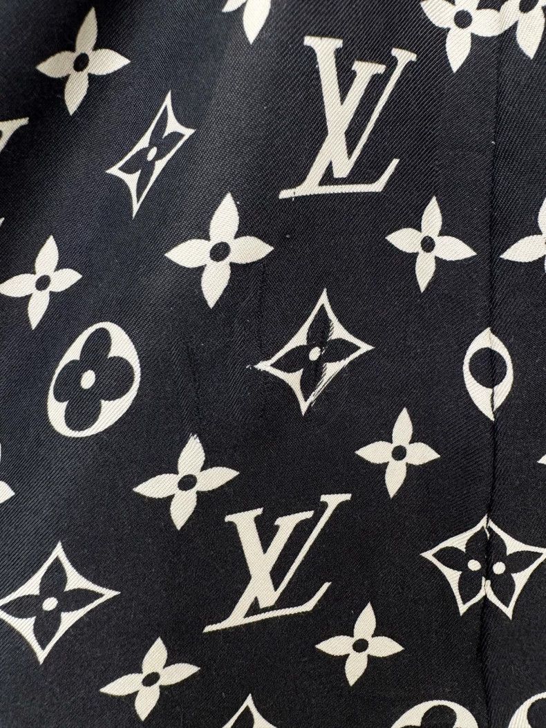 Louis Vuitton Louis Vuitton Silk Monogram Shorts - dmc Size US 38 / EU 54 - 6 Thumbnail