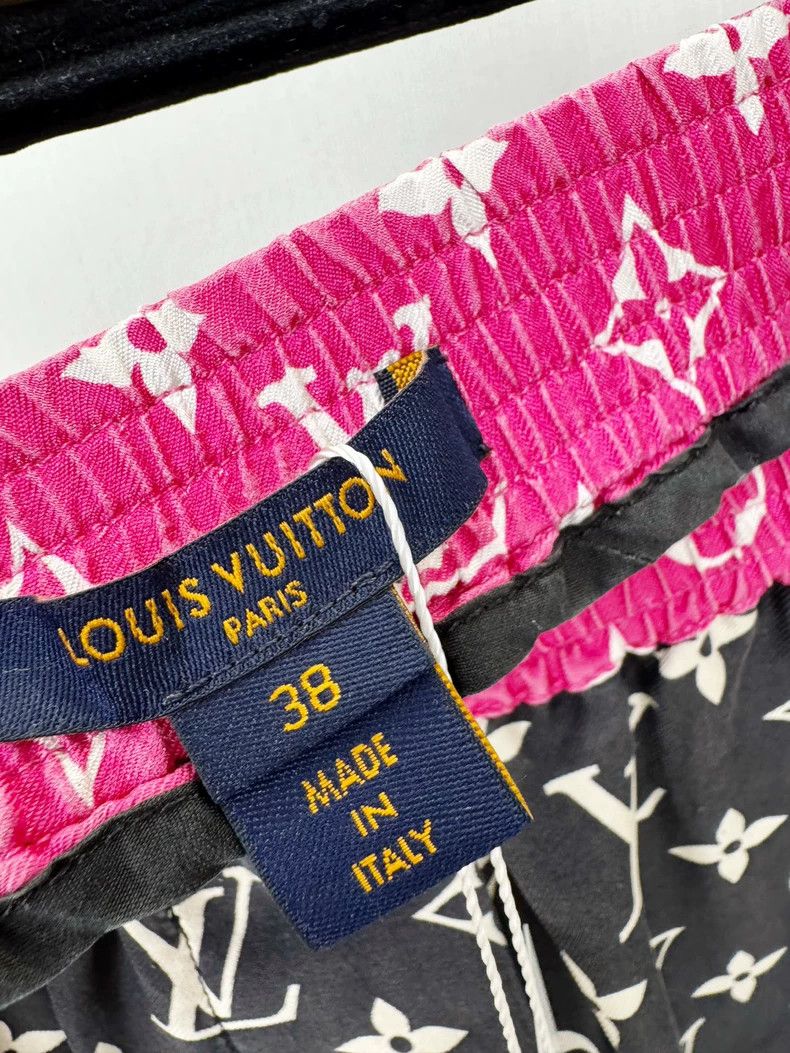 Louis Vuitton Louis Vuitton Silk Monogram Shorts - dmc Size US 38 / EU 54 - 3 Thumbnail
