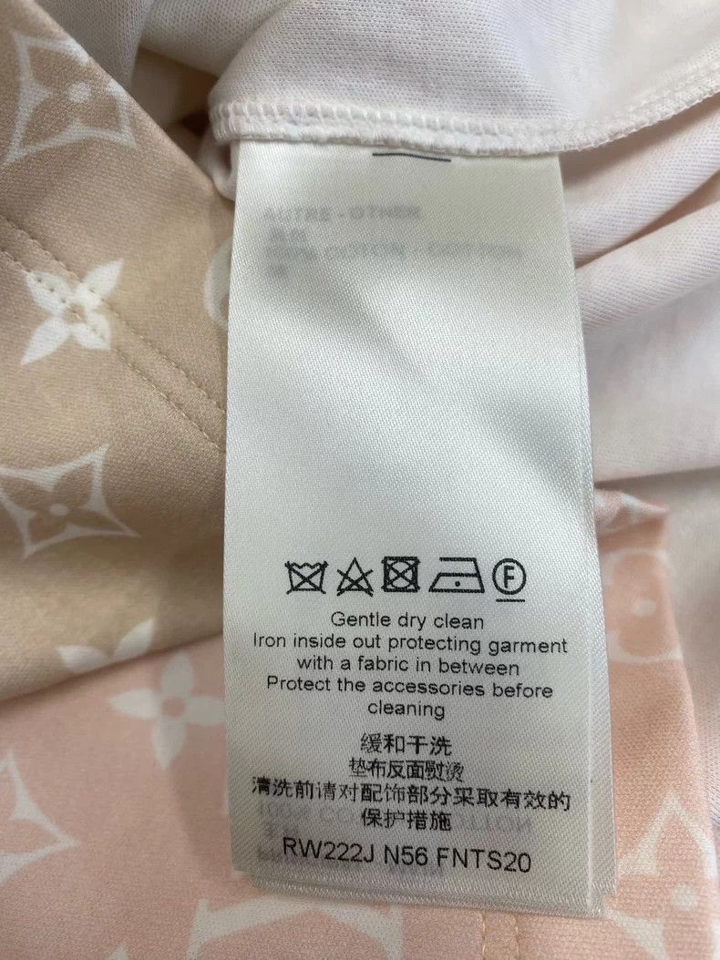 Louis Vuitton Louis Vuitton Pink Logo Print T-Shirt - dmc Size US XS / EU 42 / 0 - 5 Thumbnail