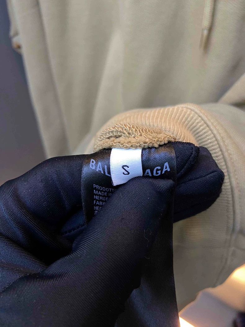 Balenciaga Balenciaga Beige Embroidered Logo Hoodie - dmc Size US S / EU 44-46 / 1 - 8 Thumbnail