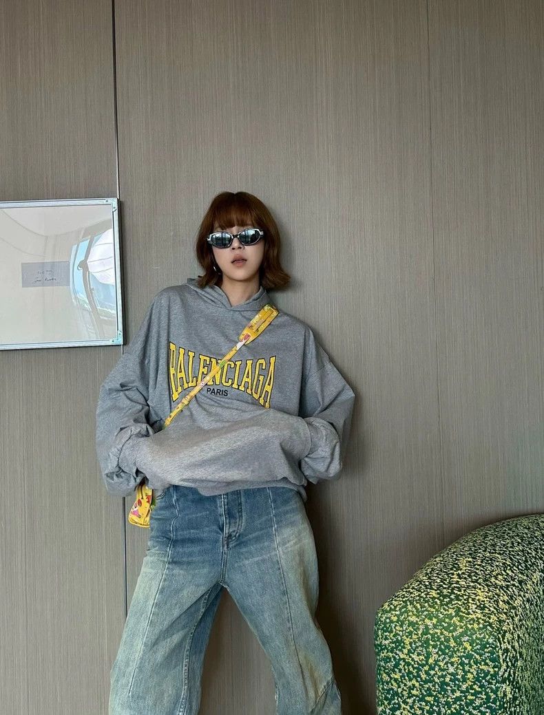 Balenciaga Balenciaga Yellow Logo Hoodie XS - dmc Size US XS / EU 42 / 0 - 2 Thumbnail