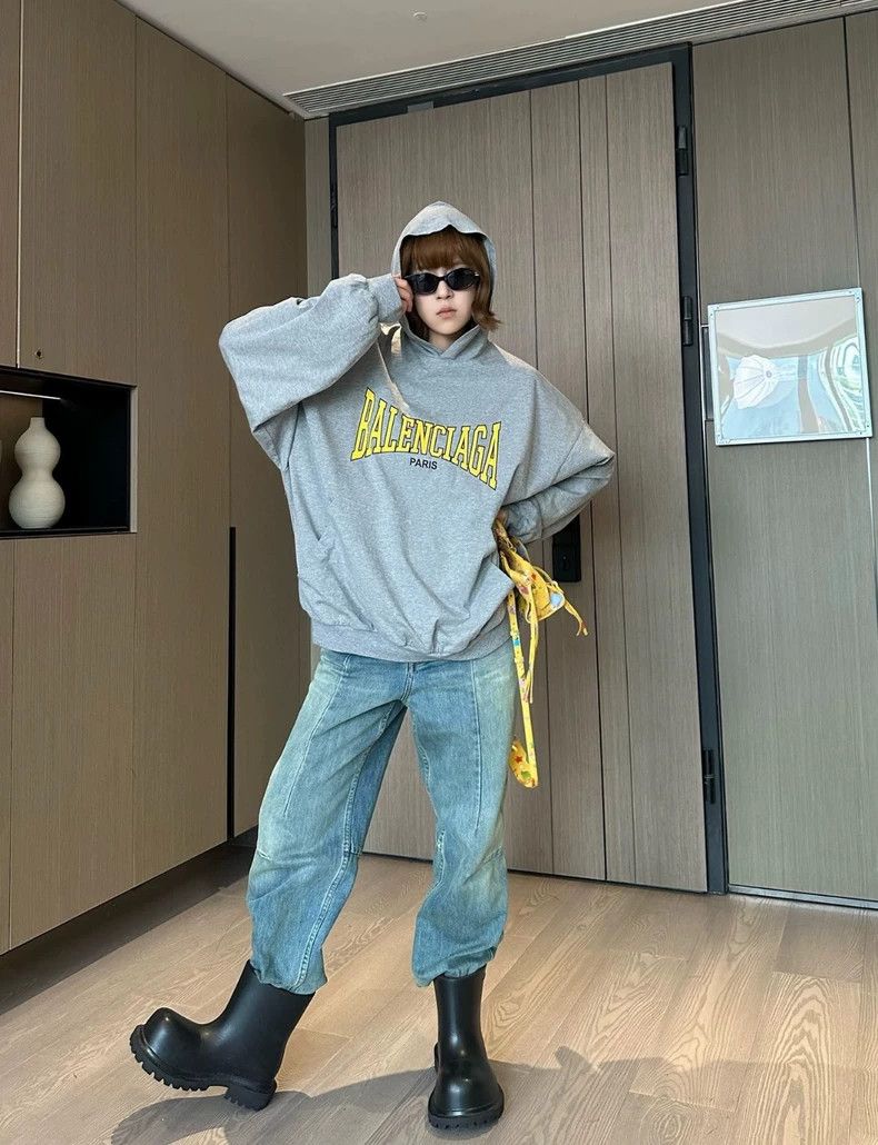 Balenciaga Balenciaga Yellow Logo Hoodie XS - dmc Size US XS / EU 42 / 0 - 4 Thumbnail