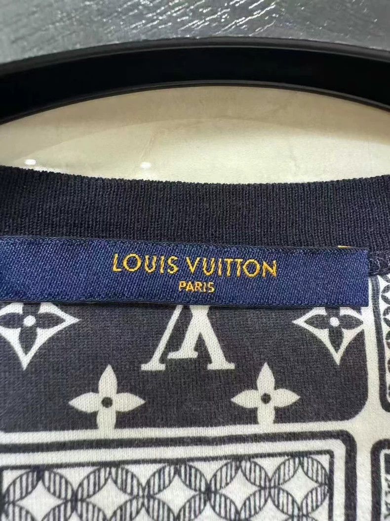 Louis Vuitton Louis Vuitton Poker Print Short Sleeve - dmc Size US S / EU 44-46 / 1 - 3 Thumbnail