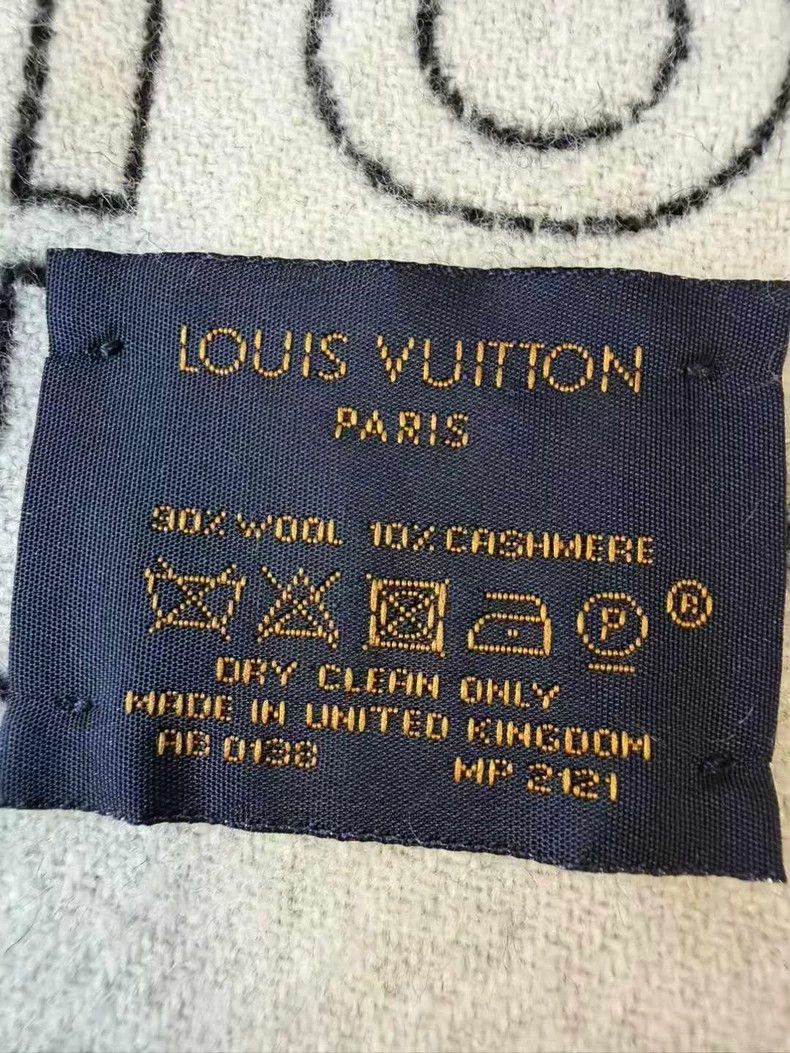 Louis Vuitton Louis Vuitton Logo Print Scarf - dmc Size ONE SIZE - 3 Thumbnail