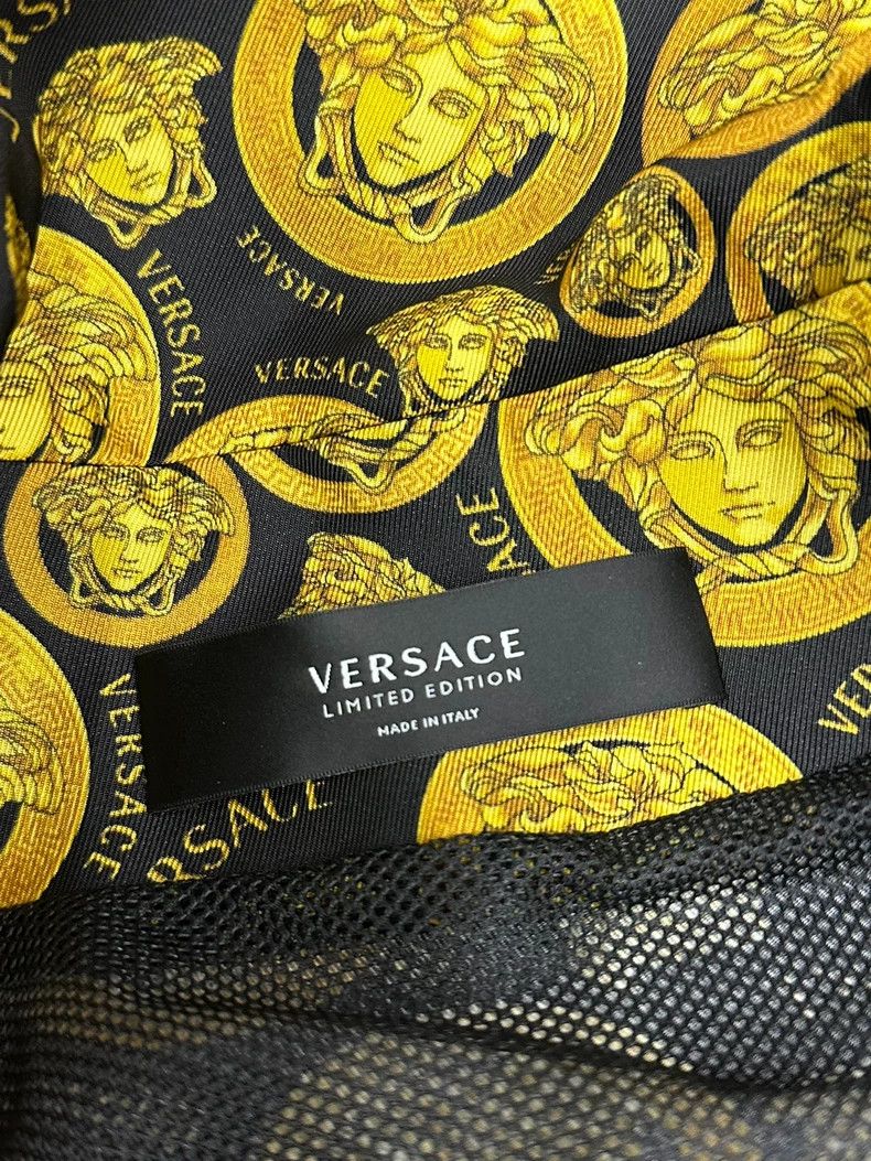 Versace Versace Gold Coin Logo Windbreaker Jacket - dmc Size US S / EU 44-46 / 1 - 5 Thumbnail