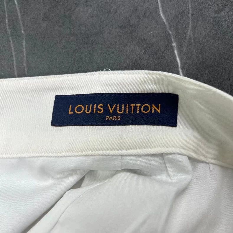 Louis Vuitton Louis Vuitton White Cargo Shorts - dmc Size US 31 - 3 Thumbnail