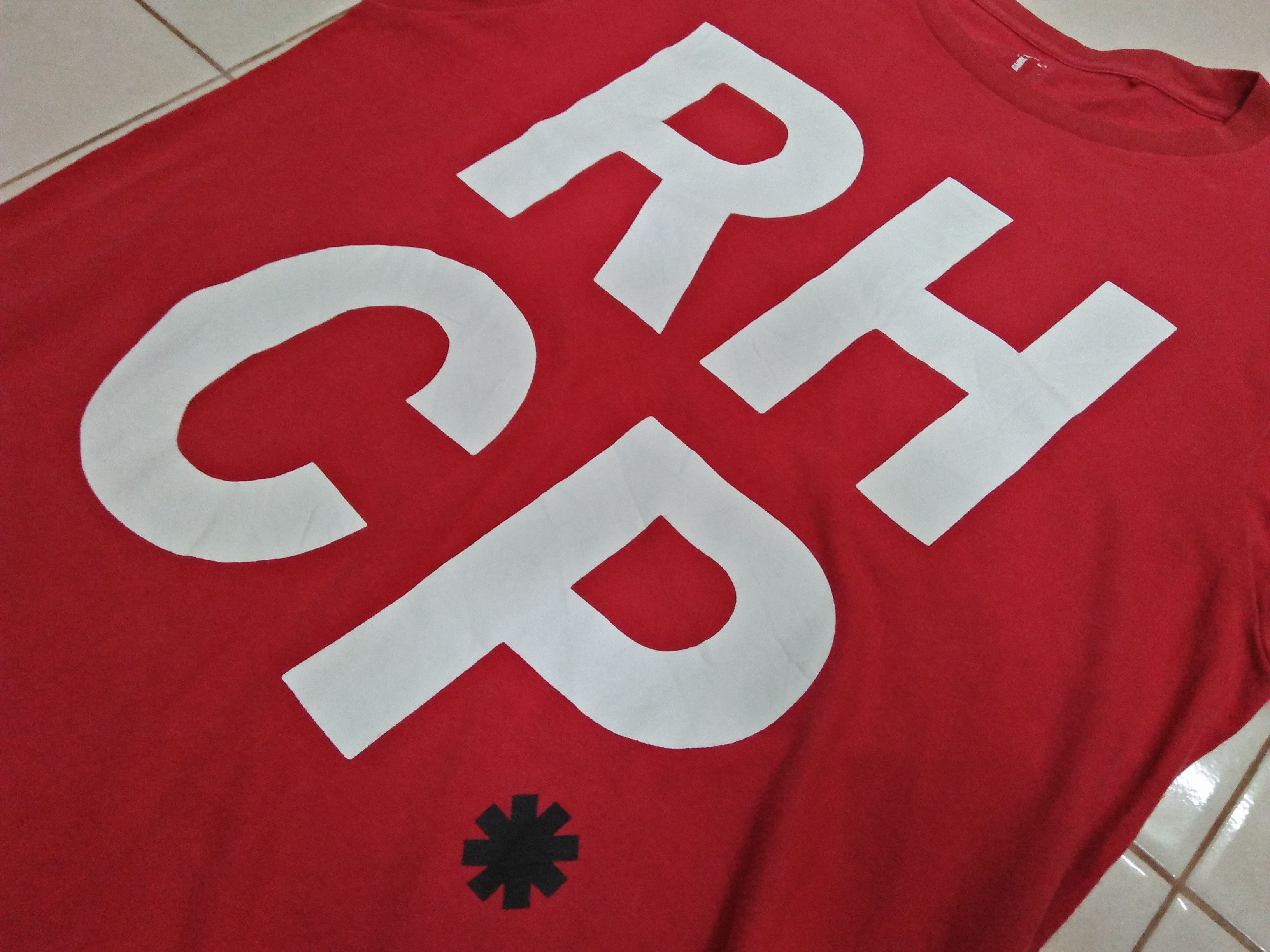 Band Tees × Uniqlo RED HOT CHILI PEPPERS X UT UNIQLO USA Red M Tee Size US M / EU 48-50 / 2 - 6 Thumbnail