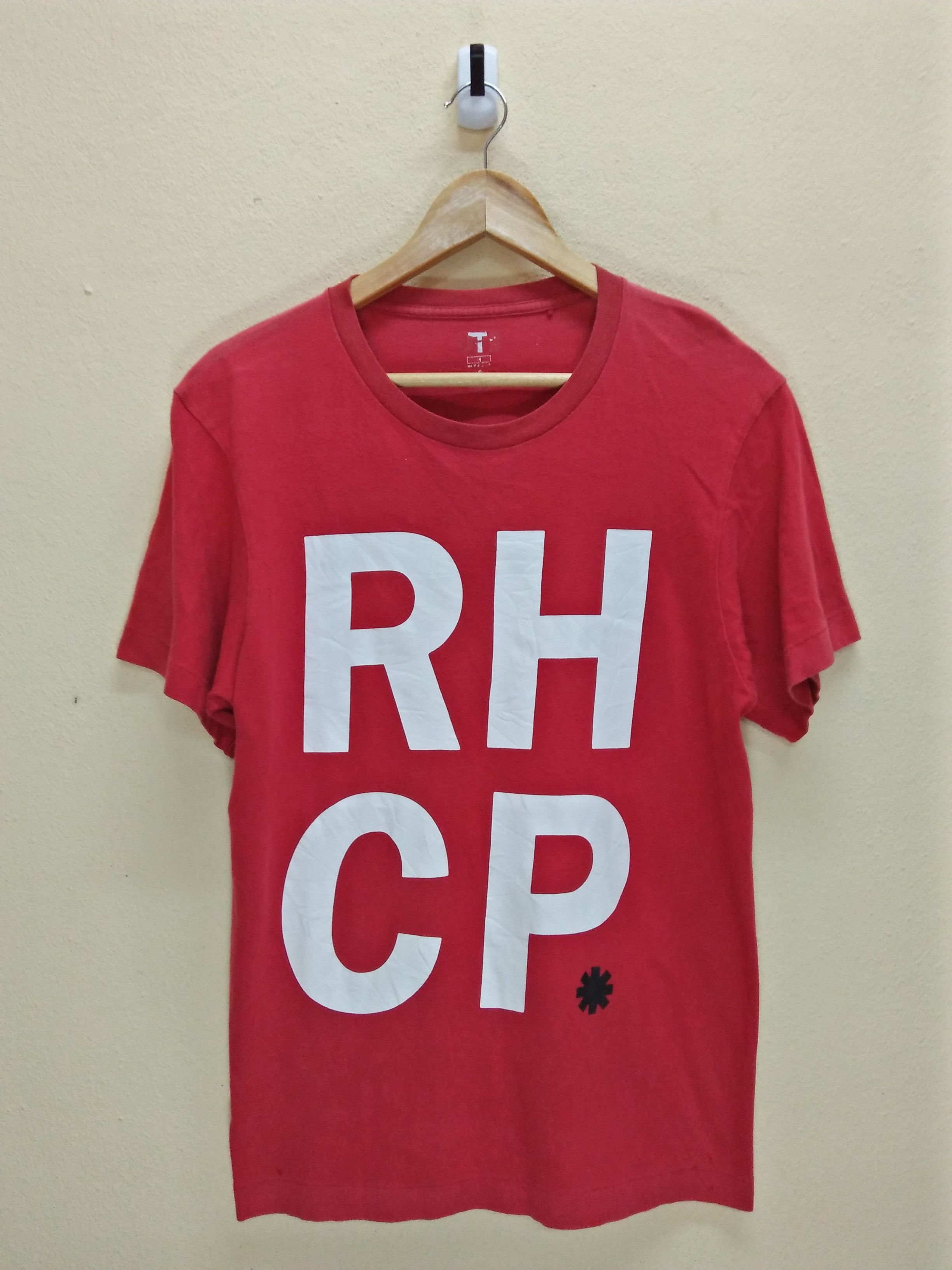 RED HOT CHILI PEPPERS X UT UNIQLO USA Red M Tee