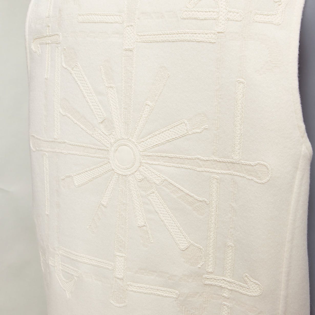 Hermes HERMES 100% cashmere cream applique back ribbed zip sleeveless coat FR34 XS Size XS / US 0-2 / IT 36-38 - 2 Thumbnail