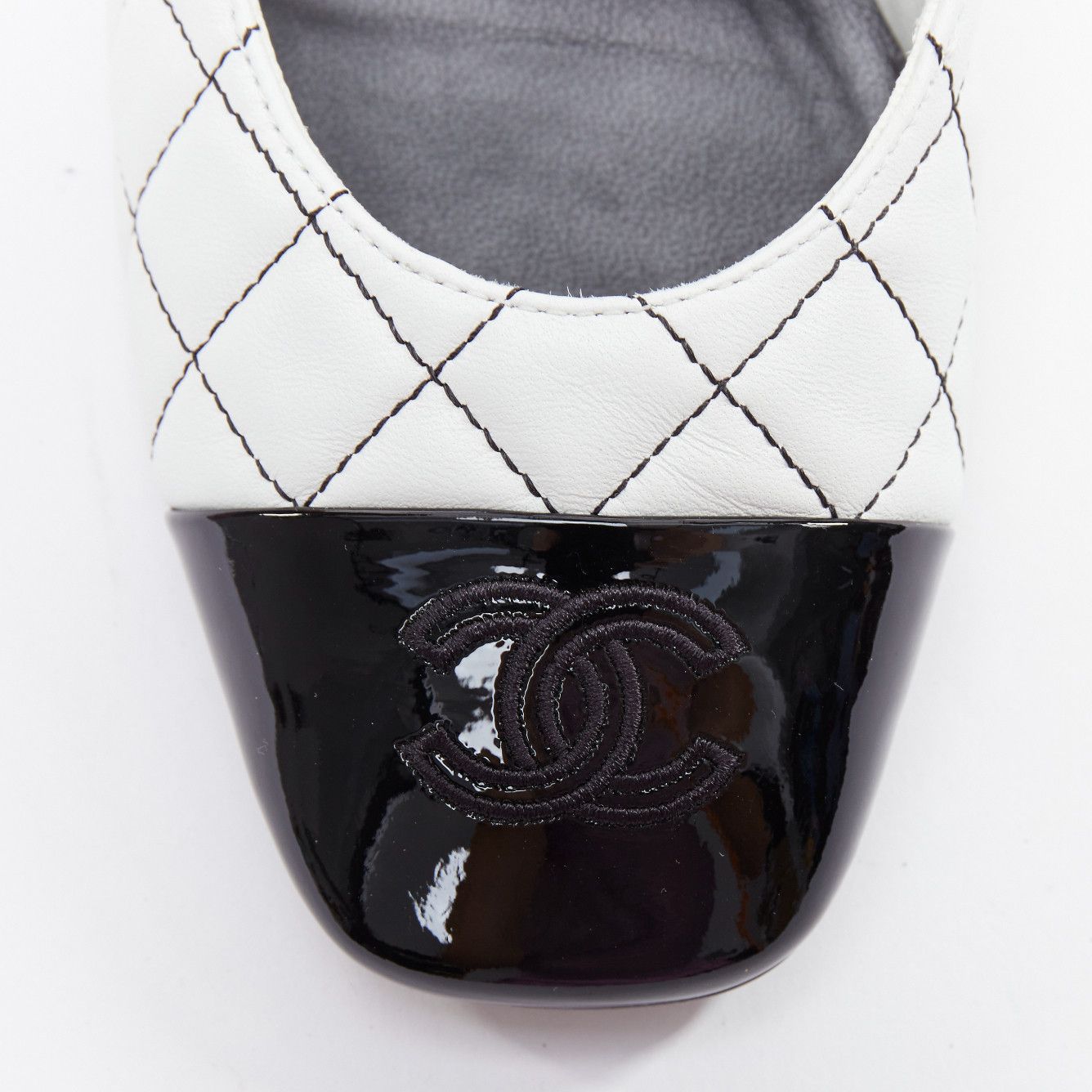 Chanel CHANEL 2022 black white quilted topstitch patent cap toe maryjane heels EU36.5 Size US 6.5 / IT 36.5 - 6 Thumbnail