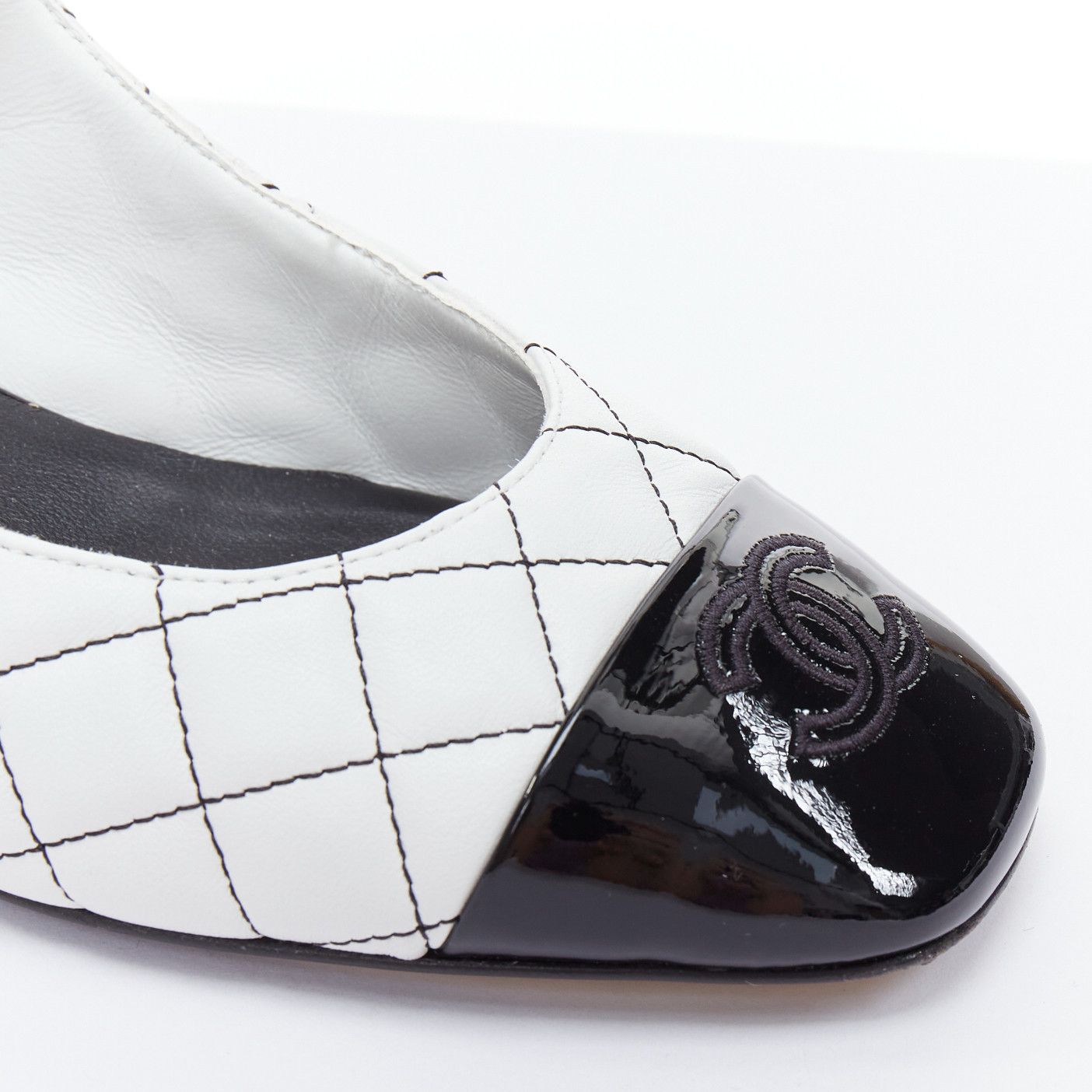 Chanel CHANEL 2022 black white quilted topstitch patent cap toe maryjane heels EU36.5 Size US 6.5 / IT 36.5 - 7 Thumbnail