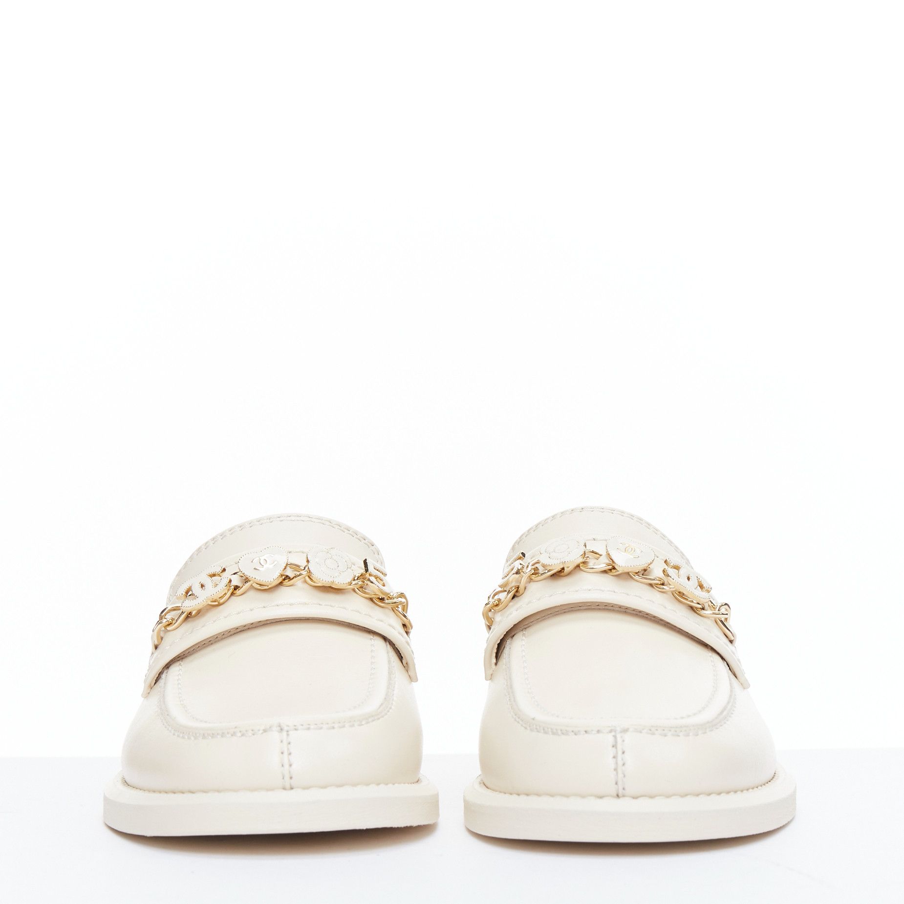 Chanel CHANEL 22C ivory CC heart flower charm chain leather loafers EU37 Size US 7 / IT 37 - 5 Thumbnail