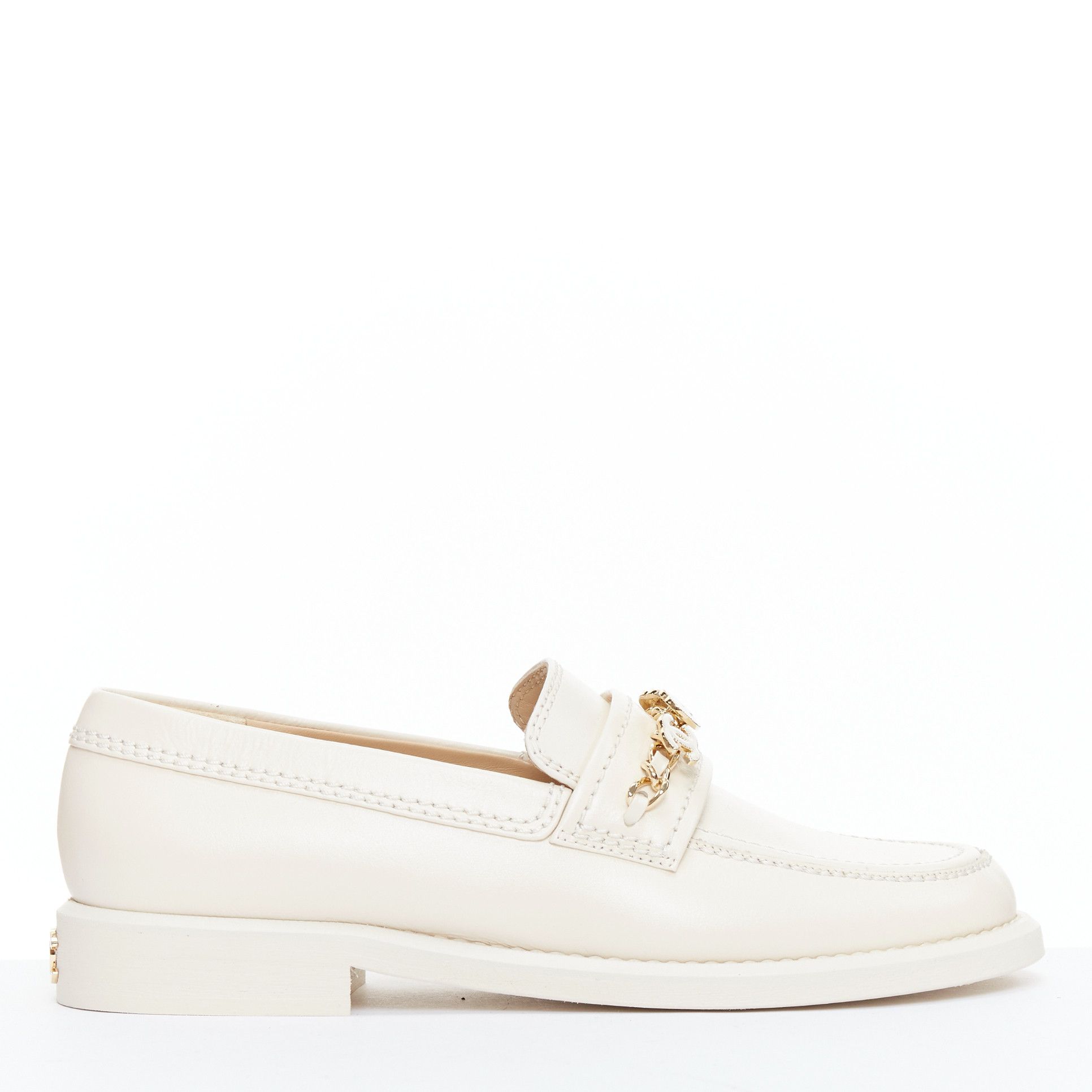 Chanel CHANEL 22C ivory CC heart flower charm chain leather loafers EU37 Size US 7 / IT 37 - 2 Thumbnail