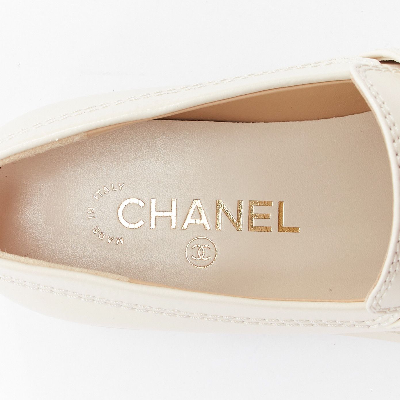 Chanel CHANEL 22C ivory CC heart flower charm chain leather loafers EU37 Size US 7 / IT 37 - 10 Thumbnail
