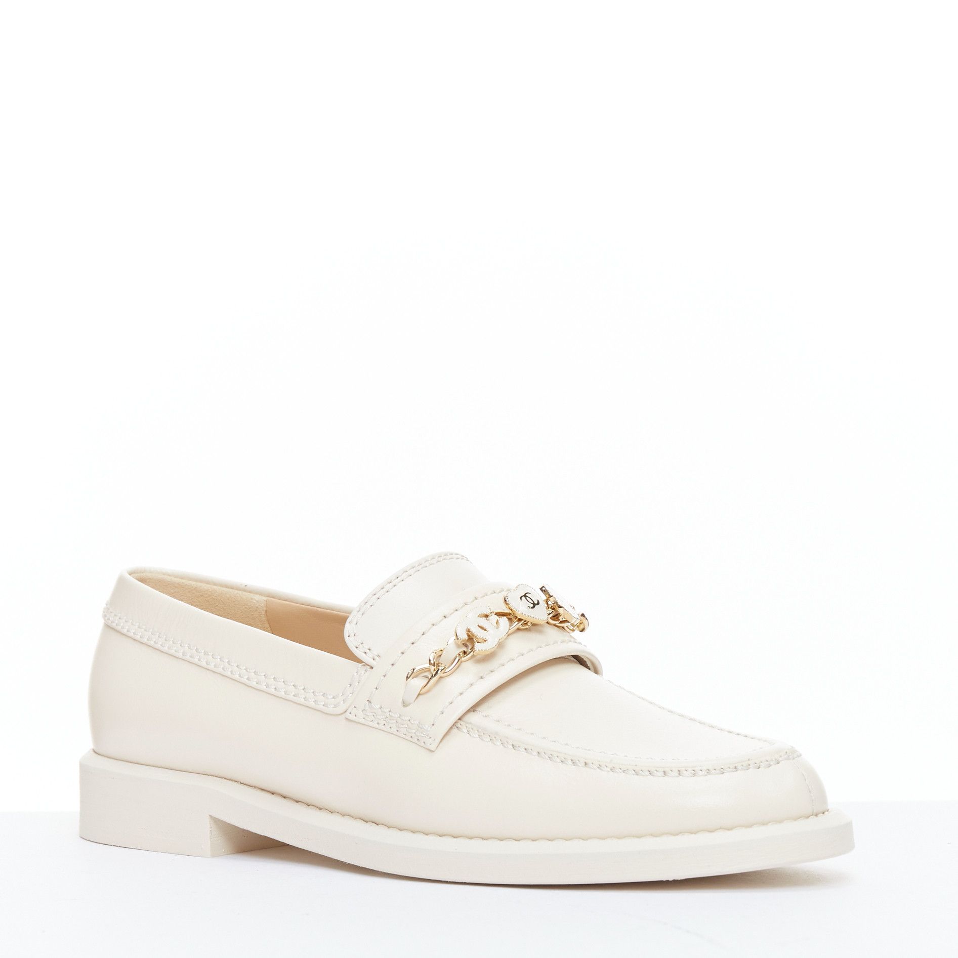 Chanel CHANEL 22C ivory CC heart flower charm chain leather loafers EU37 Size US 7 / IT 37 - 3 Thumbnail
