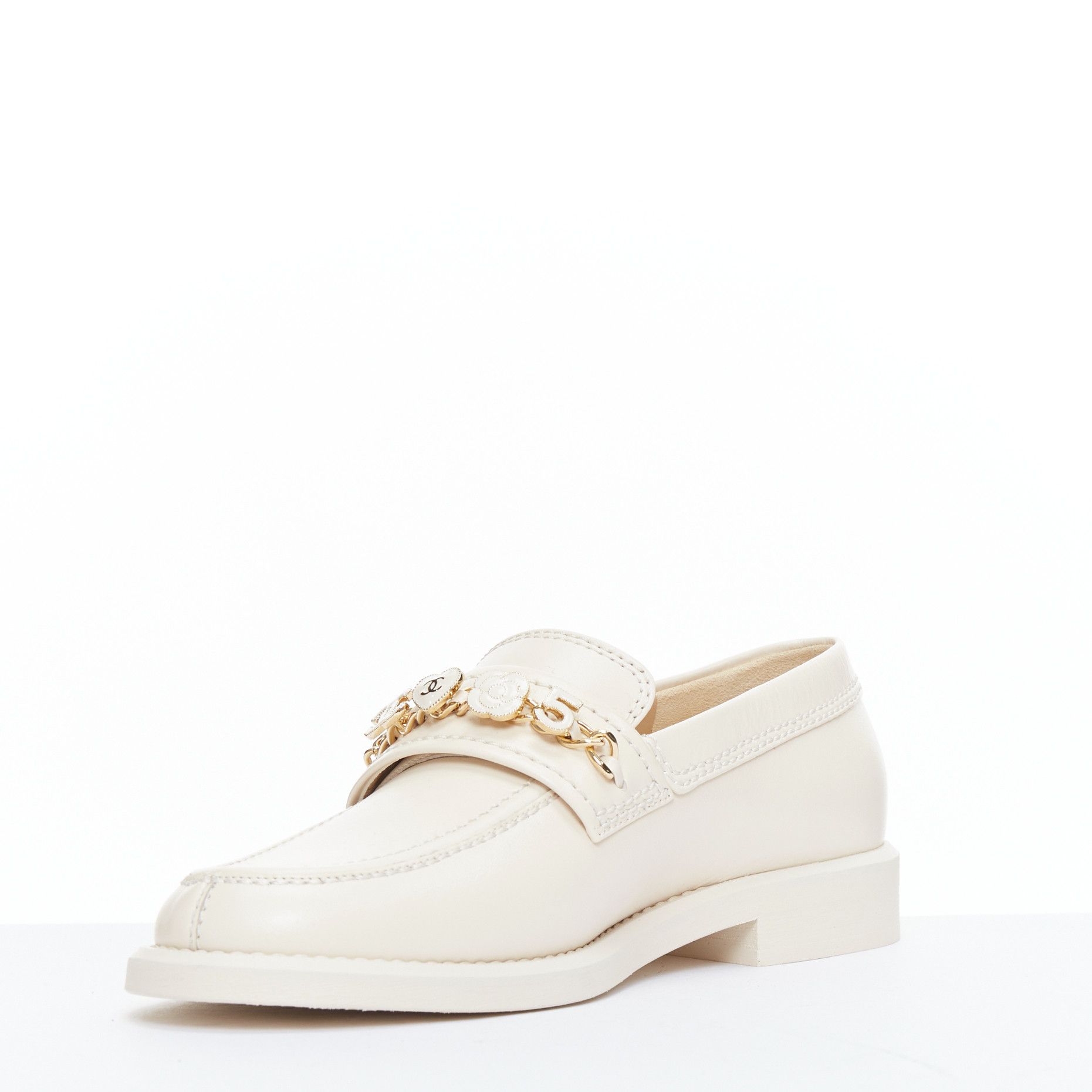 Chanel CHANEL 22C ivory CC heart flower charm chain leather loafers EU37 Size US 7 / IT 37 - 4 Thumbnail