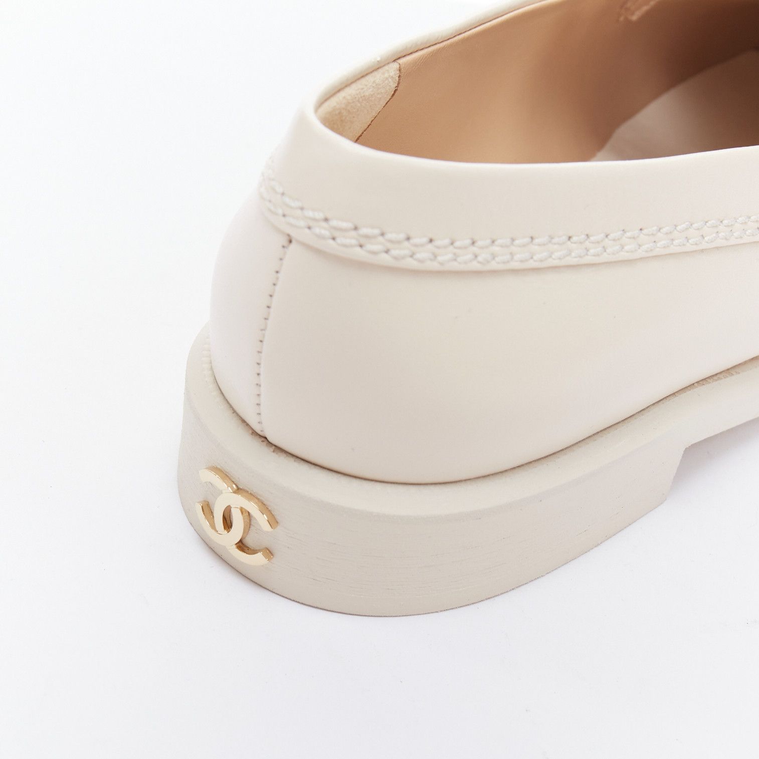 Chanel CHANEL 22C ivory CC heart flower charm chain leather loafers EU37 Size US 7 / IT 37 - 9 Thumbnail