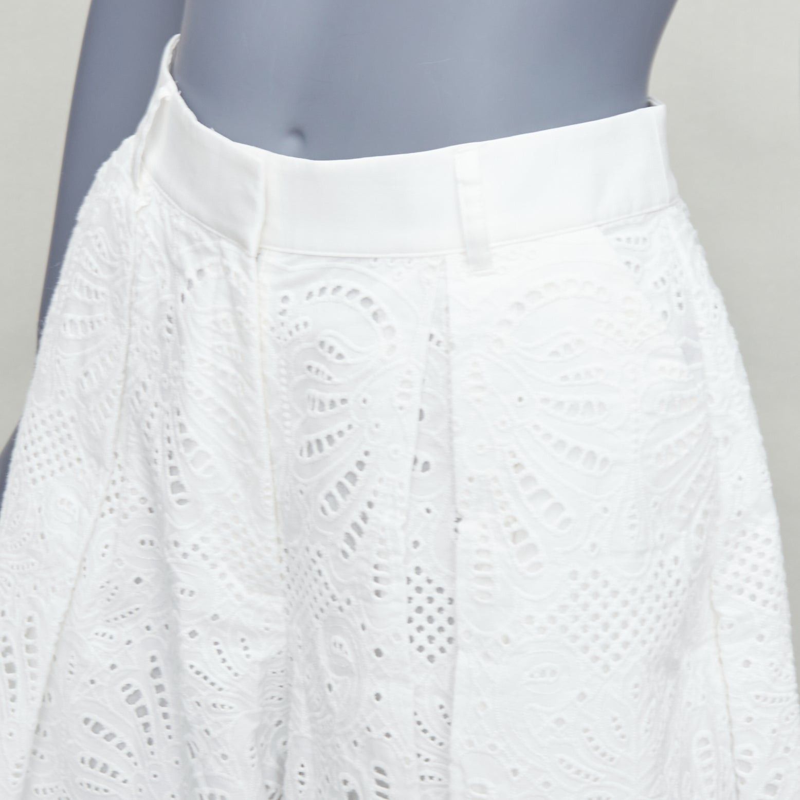 Self-Portrait SELF PORTRAIT 2024 white floral anglais wide high waist shorts UK6 XS Size 24" / US 00 / IT 34 - 7 Thumbnail