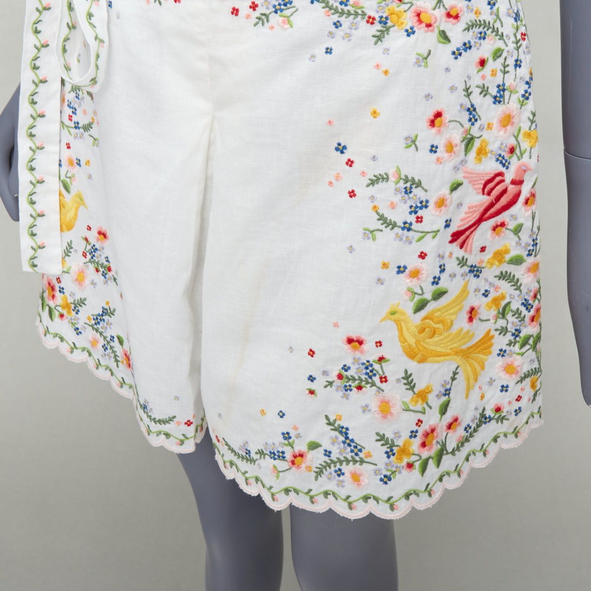 Zimmermann ZIMMERMANN Carnaby white linen cotton phoenix embroidery scallop shorts US2 S2 Size 27" / US 4 / IT 40 - 2 Thumbnail