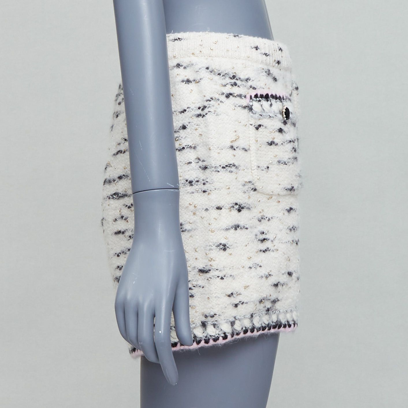 Chanel CHANEL 21A Runway cream cashmere wool tweed trim boucle knit shorts FR40 L Size 30" / US 8 / IT 44 - 4 Thumbnail