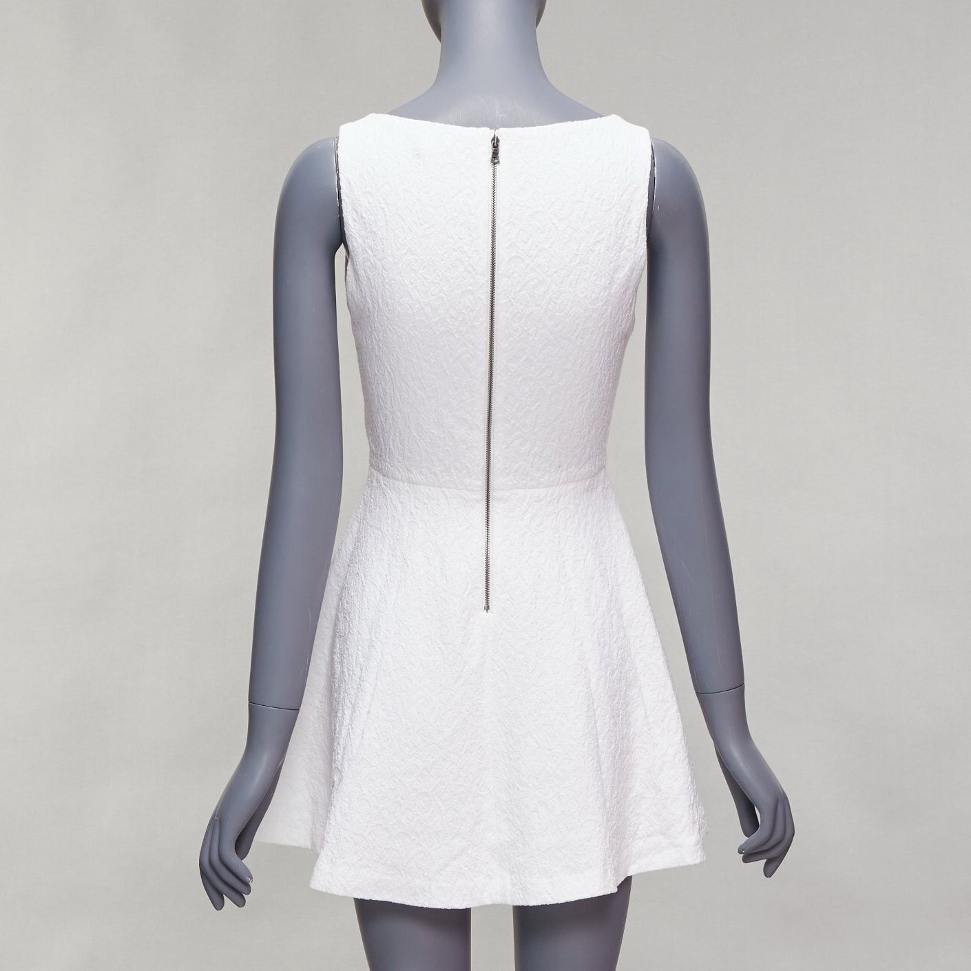 Alice + Olivia ALICE OLIVIA white cotton blend baroque jacquard fit flared dress US2 S Size S / US 4 / IT 40 - 5 Thumbnail