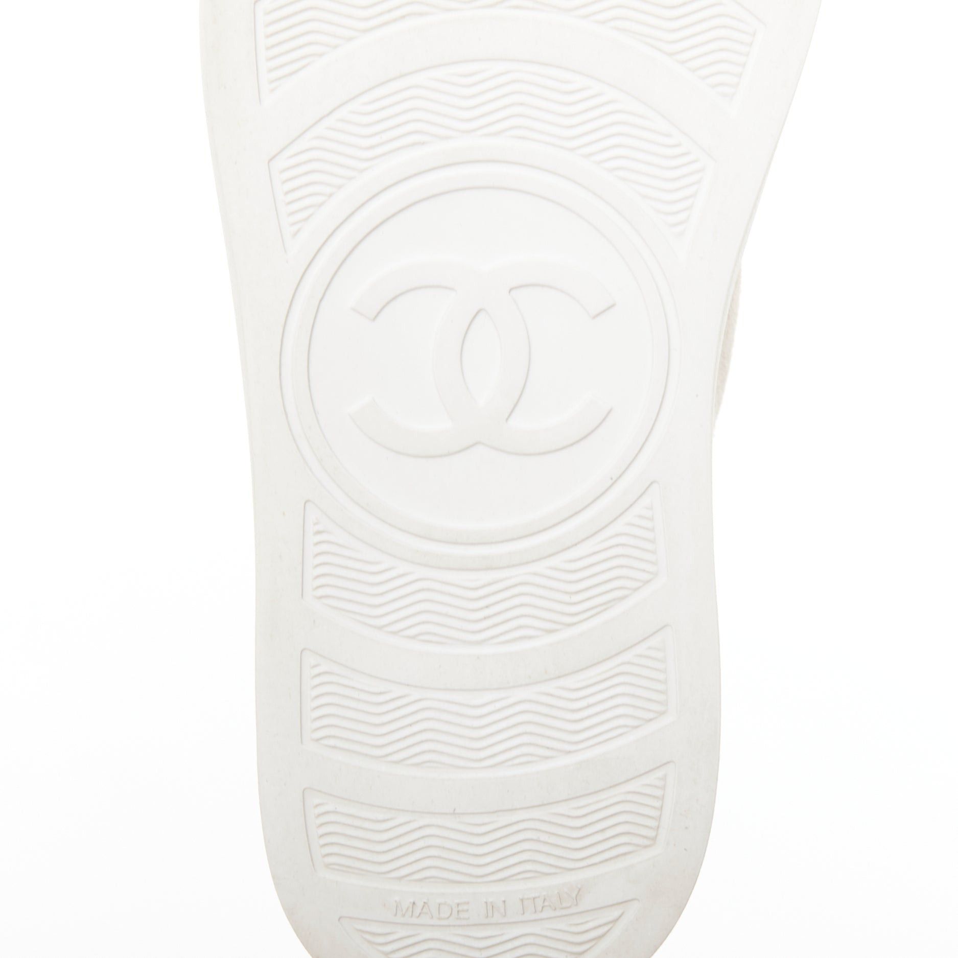 Chanel CHANEL 2015 grey mesh CC logo cream suede panelled sneakers EU36.5 Size US 6.5 / IT 36.5 - 10 Thumbnail