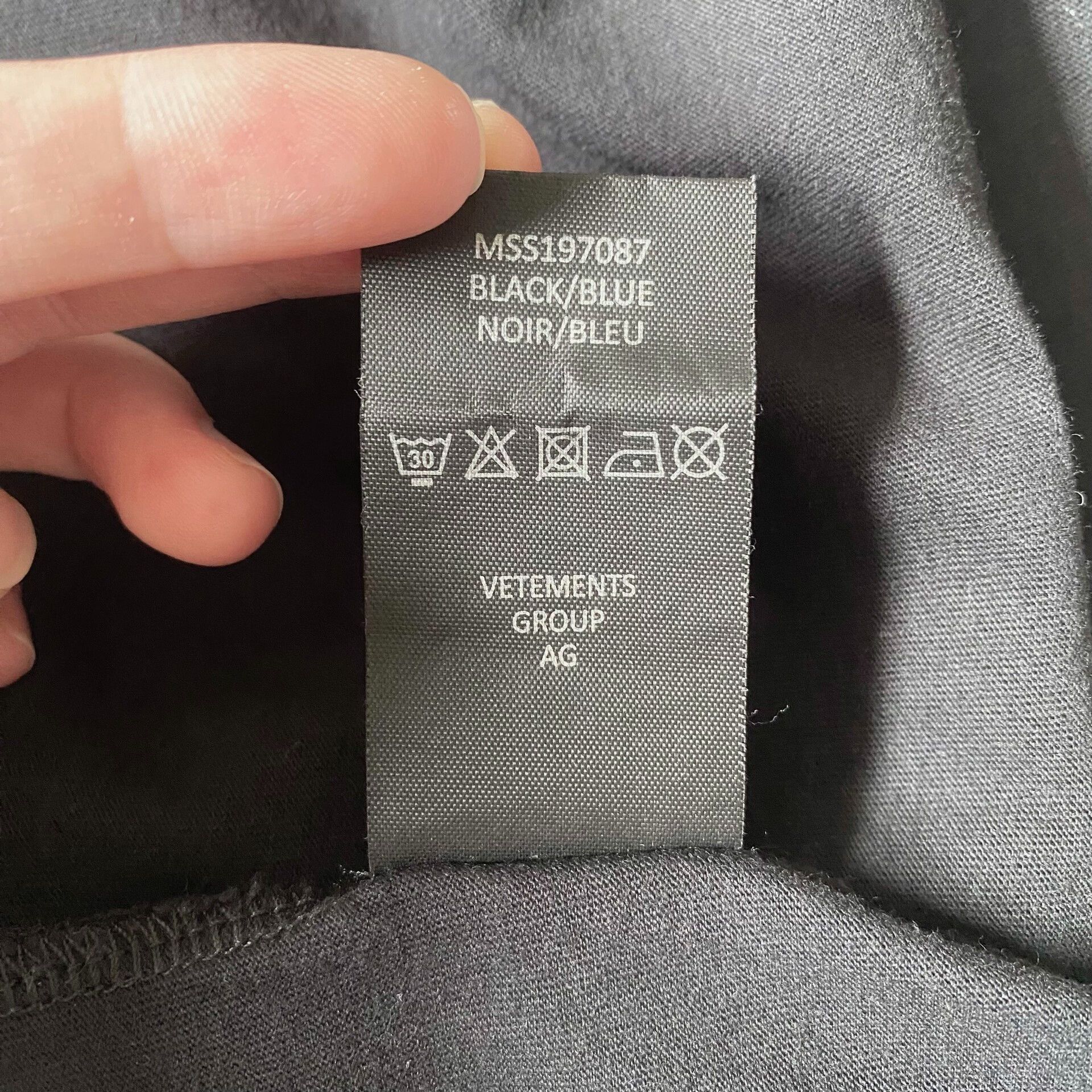 Vetements Vetements 19ss Black Blue Split T-shirt - dmc Size US XS / EU 42 / 0 - 9 Thumbnail