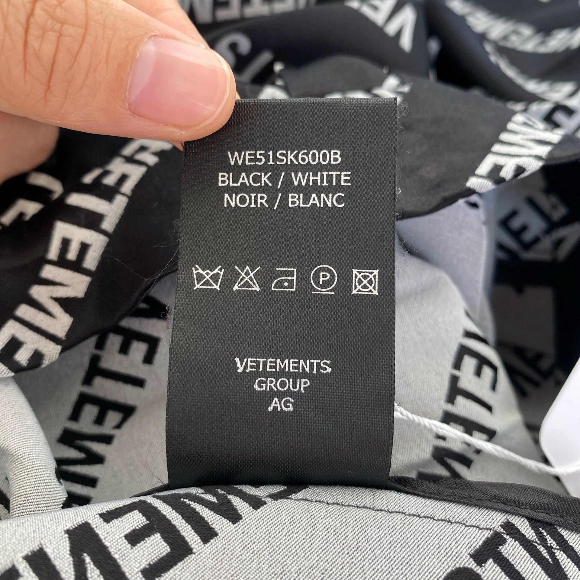 Vetements VETEMENTS Black Letter Print Skirt - dmc Size US 36 / EU 52 - 9 Thumbnail