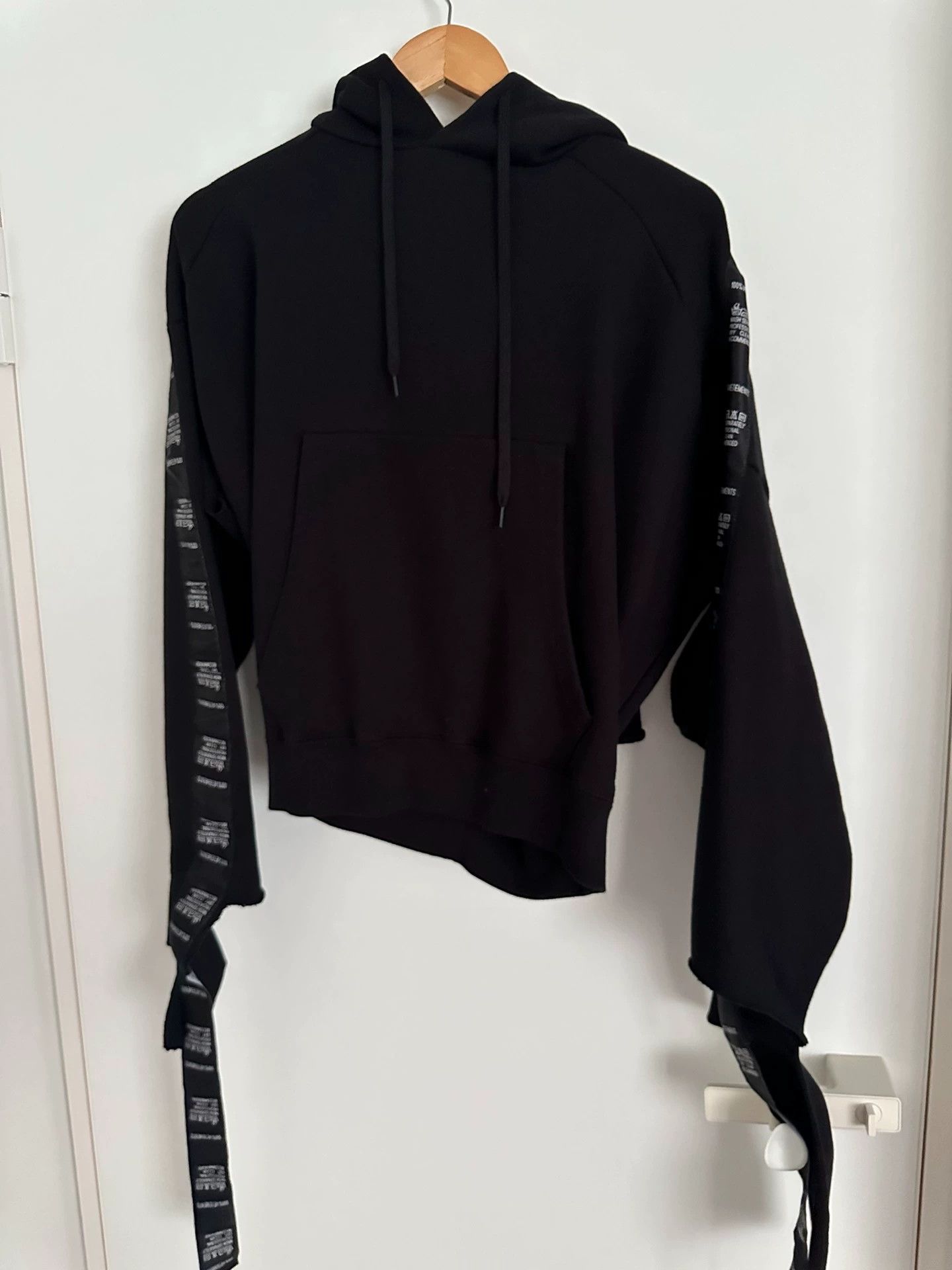 Vetements Vetements Hoodie with Sleeve Straps XS - dmc Size US XS / EU 42 / 0 - 3 Thumbnail