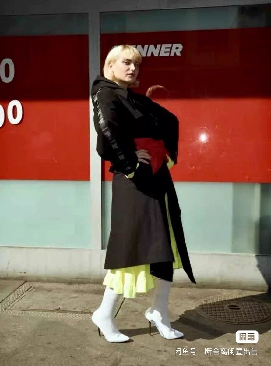 Vetements Vetements Hoodie with Sleeve Straps XS - dmc Size US XS / EU 42 / 0 - 8 Thumbnail