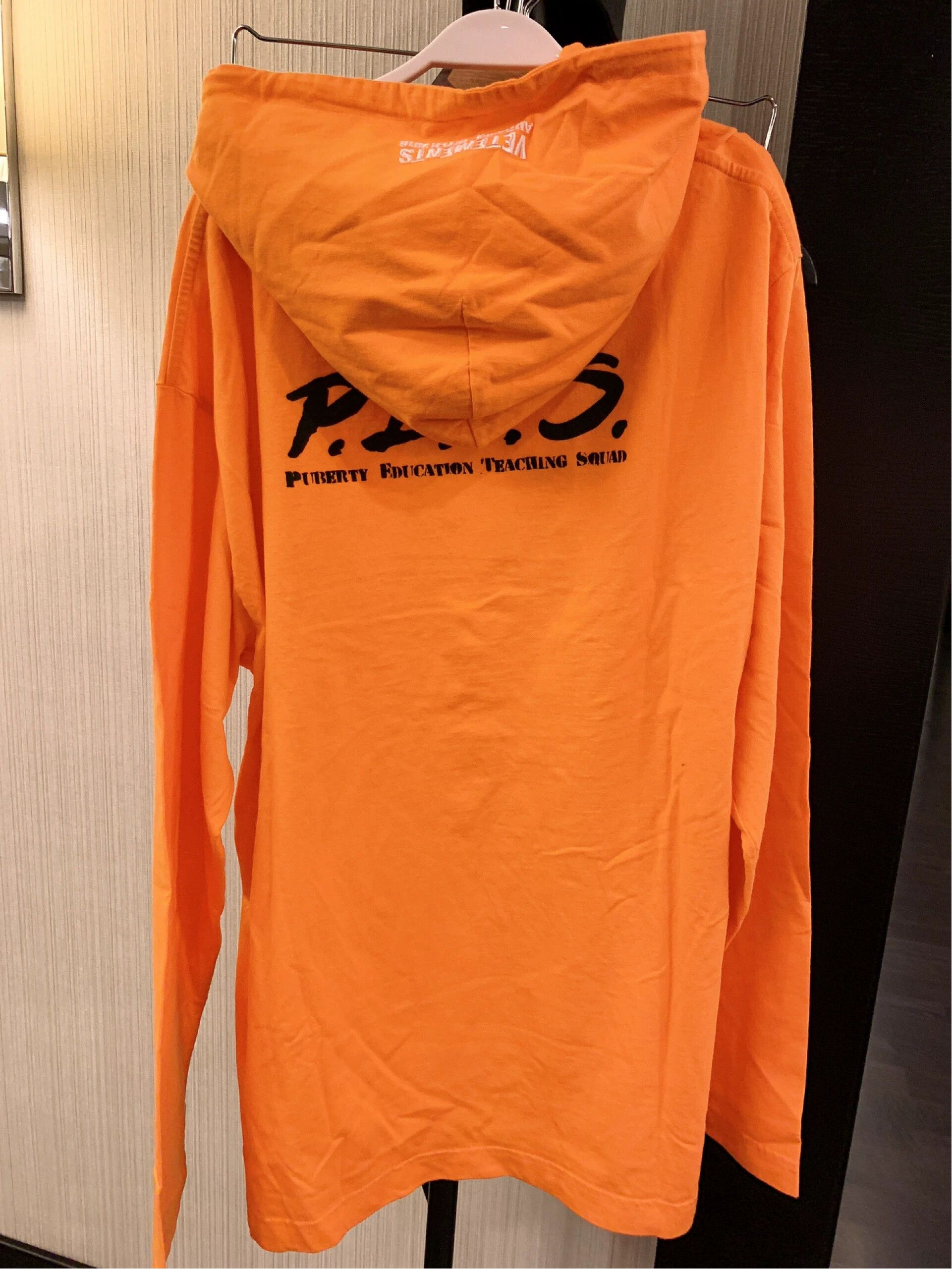 Vetements Vetements Orange Hoodie Size M New - dmc Size US M / EU 48-50 / 2 - 2 Thumbnail