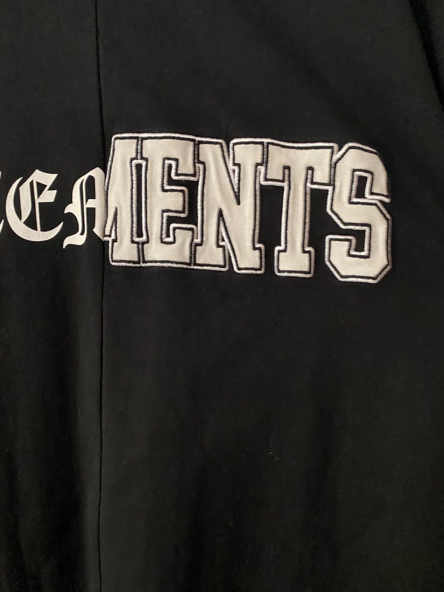 Vetements Vetements Sanskrit Embroidery Short Sleeve - dmc Size US S / EU 44-46 / 1 - 2 Thumbnail