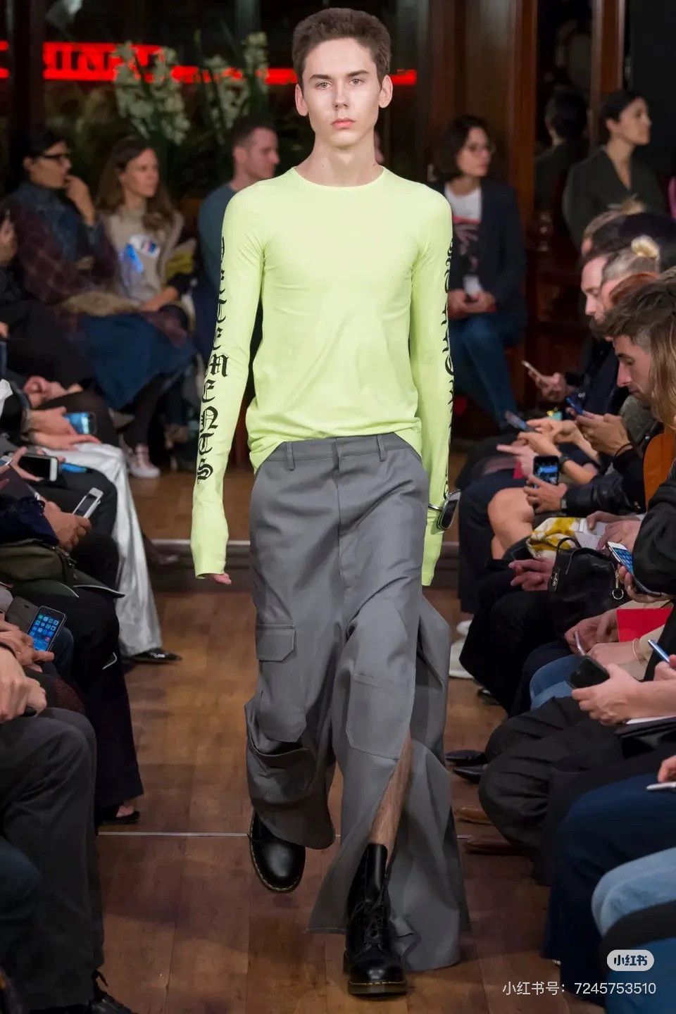 Vetements Vetements 16ss Fluorescent Green Long-Sleeve T-Shirt - dmc Size US M / EU 48-50 / 2 - 7 Thumbnail